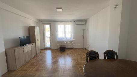 Dvosoban stan 51m² na Novoj Detelinari – parking, terasa, useljiv, novija gradnja