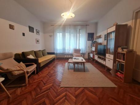 Salonski stan u centru Novog Sada