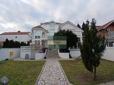 Na prodaju kuća u neposrednoj blizini centra Kragujevca 334m2