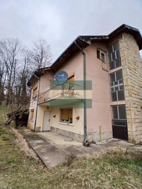 PRODAJE SE PROSTRANA KUĆA U VRNJAČKOJ BANJI!