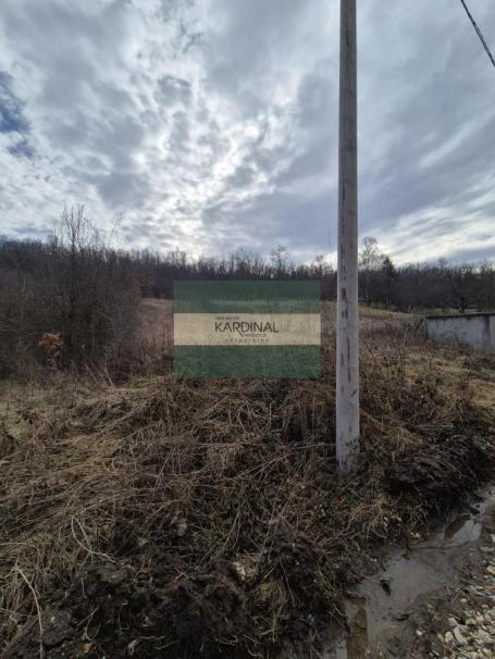 Plac u mirnom delu grada