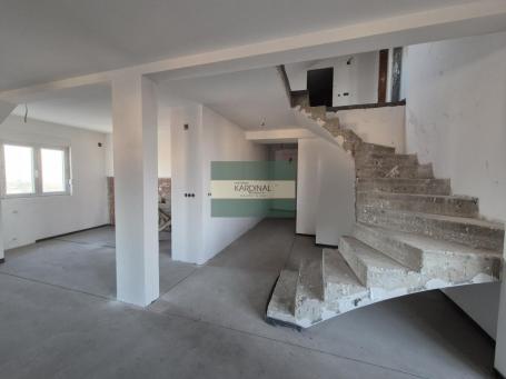 Ekskluzivan penthouse u strogom centru grada – 222 m2