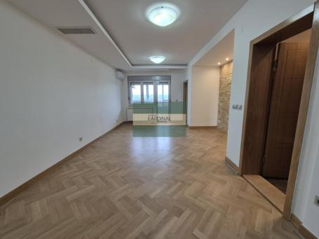 Nov, odmah useljiv stan sa povraćajem PDV-a i otplatom na rate!!!