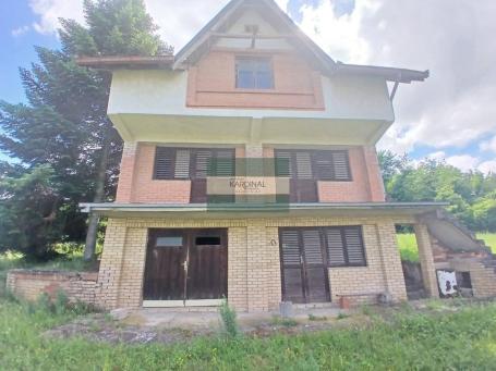 Kuća na prelepom placu u Vinorači