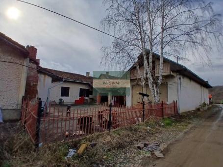 NA PRODAJU – Porodična kuća / investicija 413m2
