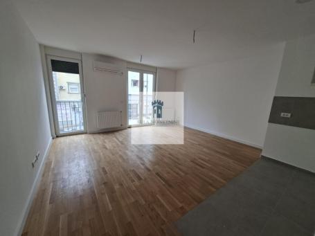 2.5 stan u širem centru grada!