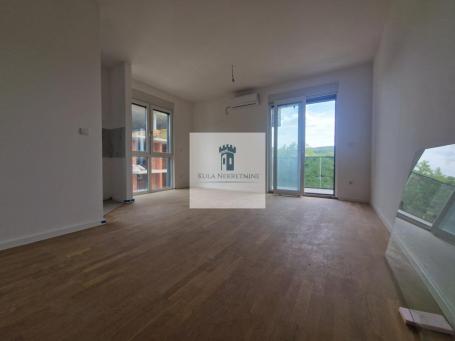 Vrdnik, stan 46 m², 1.5 soban, 3/5 sprat. USELJIVO