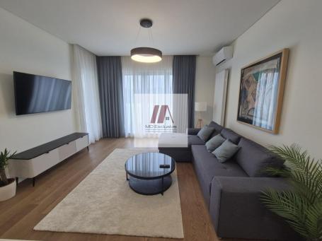U ponudi je luksuzno opremljen stan u prestižnom kompleksu Banovo Brdo Residences