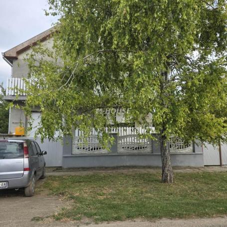 Spratna kuća sa ekonomskim objektima u Bračkom Brestovcu!