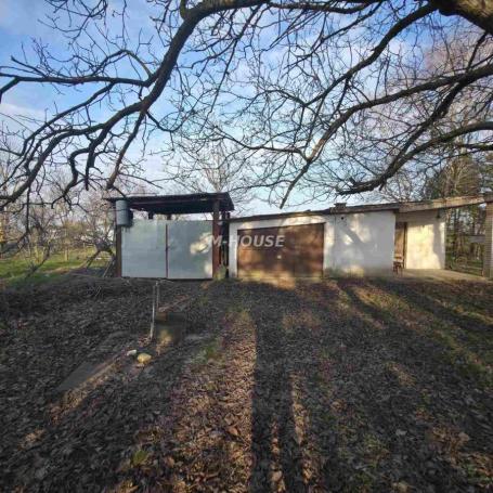 Vikendica, fantastičan plac. 