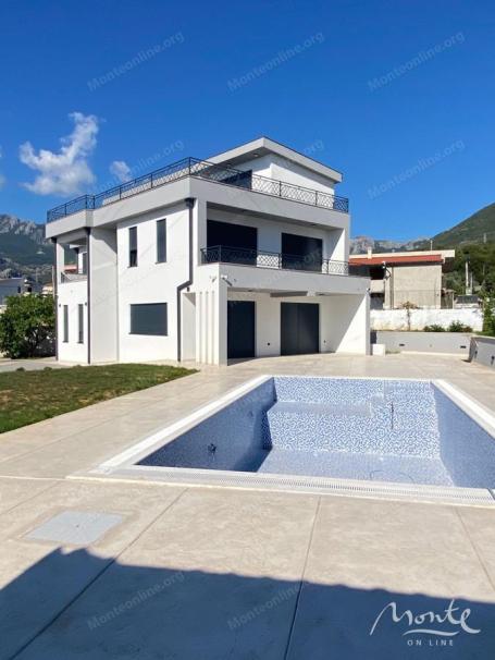 Nova moderna kuća sa bazenom i pogledom na more u Baru