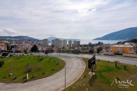 Moderan dvosoban stan s pogledom na more u Igalu, Herceg Novi