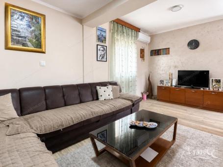 Porodična kuća u mirnom dijelu Murtovine, Podgorica
