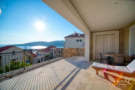 Apartman sa 2 spavaće sobe, pogledom na more i vrtom u Marina Villageu, Luštica Bay