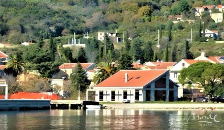 Vila na moru sa privatnom plažom i molom u Đenovićima, Herceg Novi