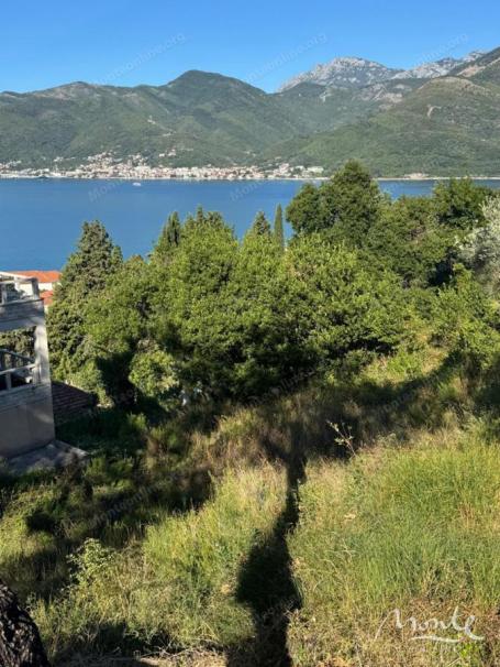 Plac sa panoramskim pogledom na more u Donjoj Lastvi, Tivat