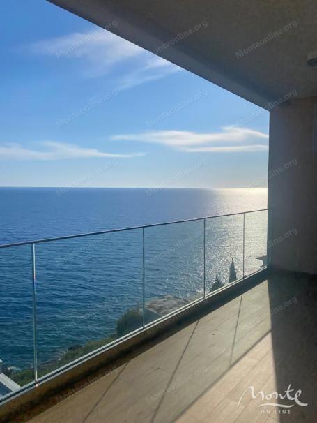 Dvosoban apartman na obali mora s privatnom plažom