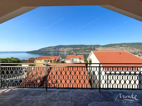 Velika, ugodna kuća s pogledom na more u Herceg Novom