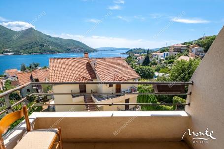 Dupleks apartman sa 2 spavaće sobe 150 m od mora u Kamenarima, Herceg Novi