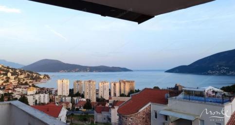 Elegantni trosobni apartman sa kaminom i panoramskom terasom na ulazu u Bokokotorski zaliv