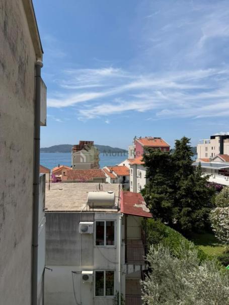 Trosoban duplex stan sa pogledom na more, minut od plaže u Rafailovićima – odlična investicija S342B