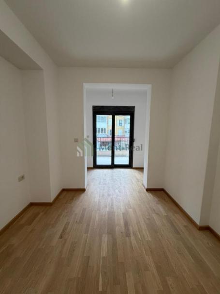 Novogradnja trosoban stan u Budvi, naselje Adok