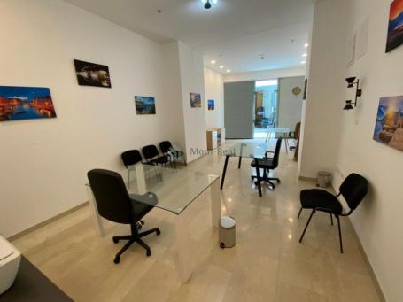 Poslovni prostor u kompleksu Tre Canne, Budva