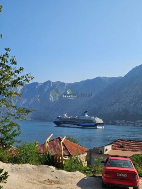 Atraktivna investiciona lokacija 50 m od mora – Prčanj, Kotor | P016KO