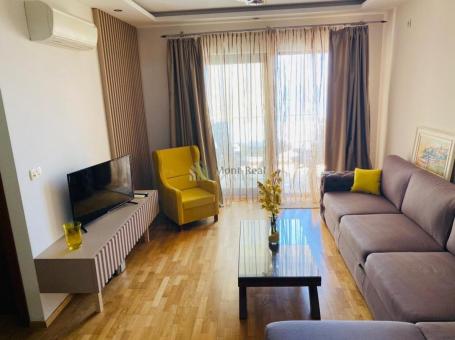 Izdaje se komforan jednosoban stan – Belvedere Residence, Bečići IS287BD