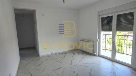 Borča, 78m2, odličan
