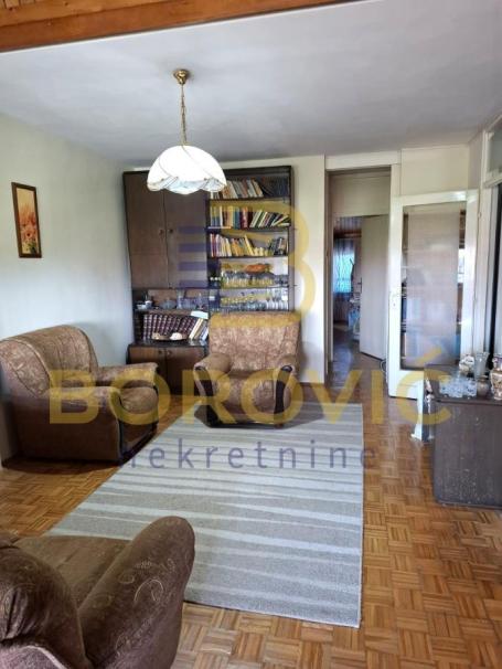 Cerak vinogradi, 84m2, dvostran