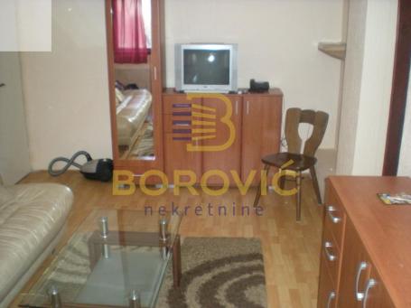 Kod Hrama, 40m2, stan sa baštom