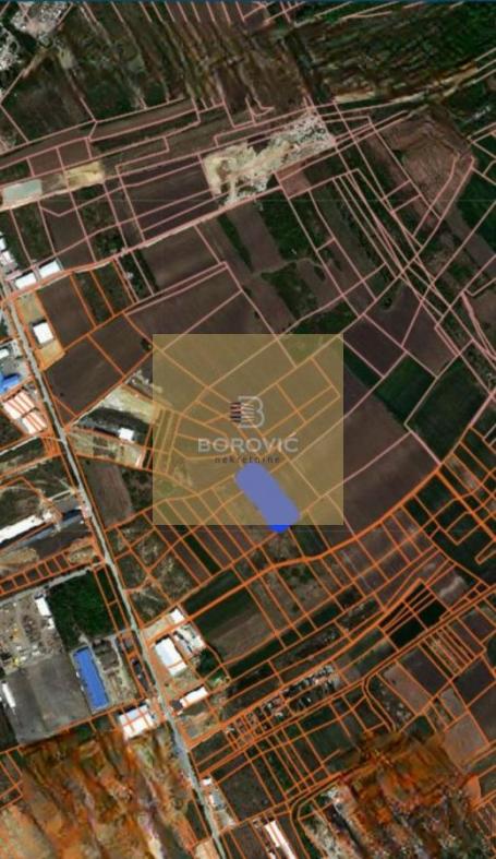 Ostružnica, 80 ari, Makiš, u samoj industrijskoj zoni