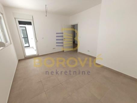 Dušanovac, 104m2, dvorište, može i za poslovni prostor