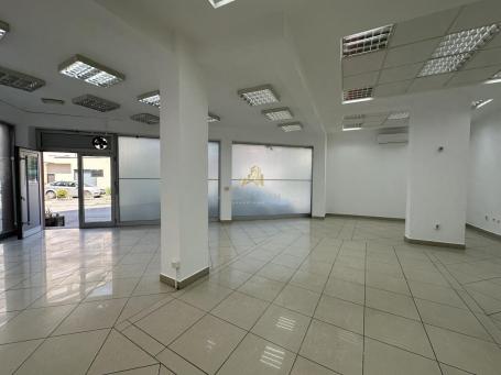 Na prodaju lokal u centru Ćuprije – 144 m², idealan za igraonicu, kafić ili bilo koji vid poslovanja