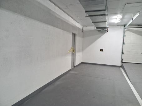 Garaža sa ostavom u novogradnji u strogom centru Ćuprije