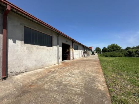 Poslovni prostor za izdavanje – hala 300 m² sa hladnjačama