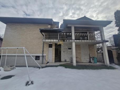 Ekskluzivna nekretnina – poslovno-stambeni objekat sa garažom i dvostrukim ulazom
