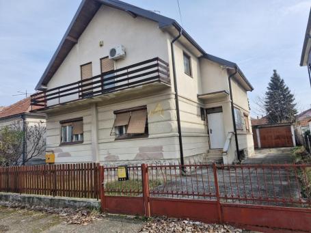 Komforna kuća na prelepom placu u centru Ćuprije