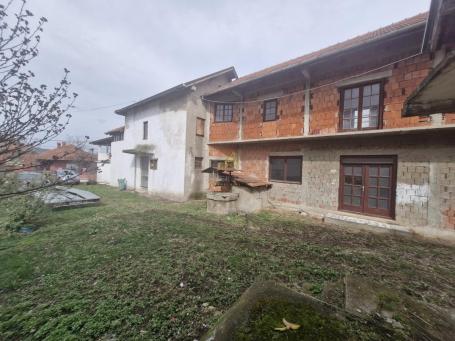 Na prodaju domaćinstvo u selu Majur kod Jagodine