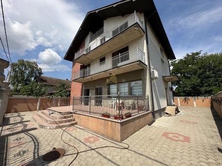 Dom za veliku porodicu ili ozbiljan poslovni potencijal – 650 m² u Paraćinu