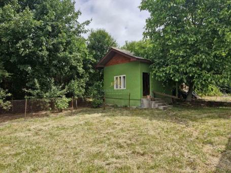 Na prodaju plac sa dva ozakonjena objekta na ulazu u Despotovac