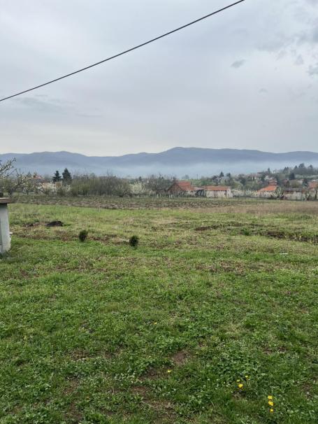 Prostrana dvospratna kuća  sa 30 ari placa