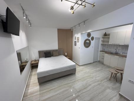Renovirana garsonjera - 30m2 - Centar