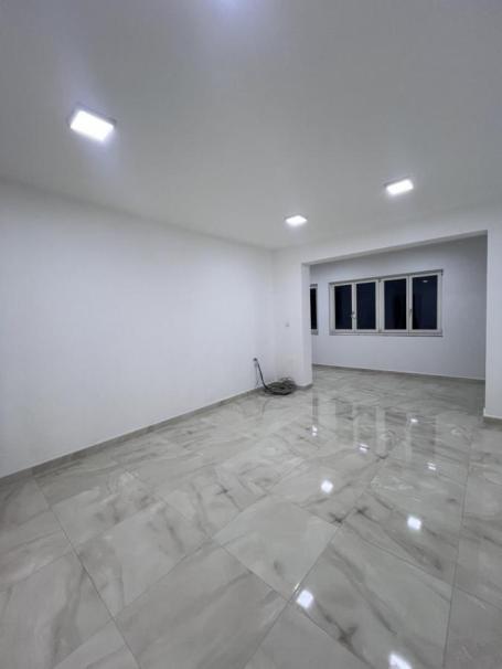 Poslovni prostor - Duvanište - 70m2 - Nov