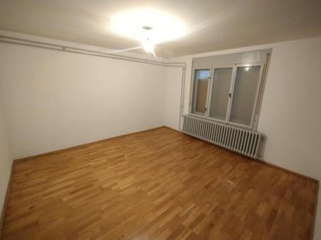 Poslovni prostor u prizemnoj kući - Centar