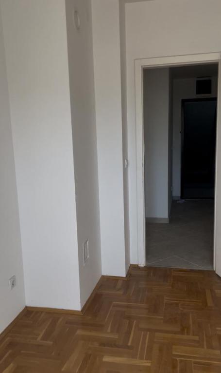 TROSOBNI STANOVI-80 M2-BULEVAR NEMANJIĆA-USELJIVI ODMAH