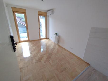 Dva jednoiposobna stana - Centar