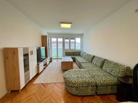 Komforan, renoviran trosoban stan sa garažom – Bulevar Zorana Đinđića