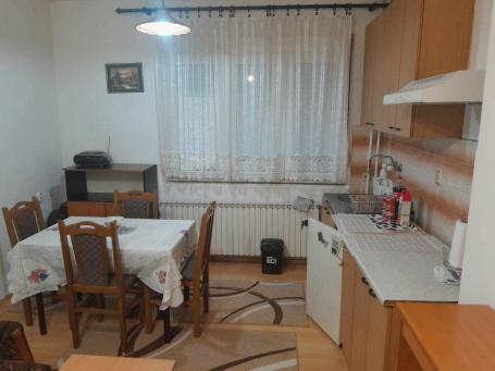 Jednoiposoban stan - Centar